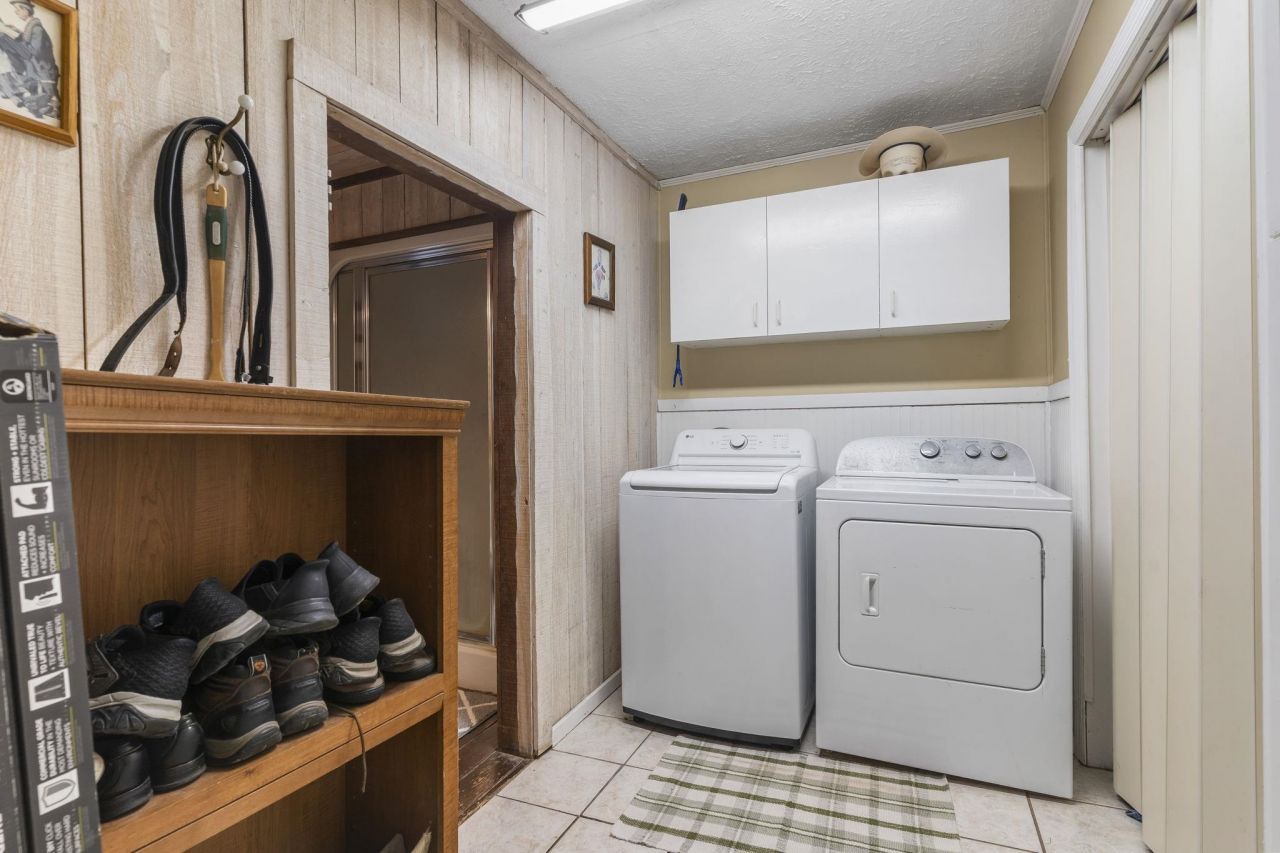 1006 10th Ave. Photo 36