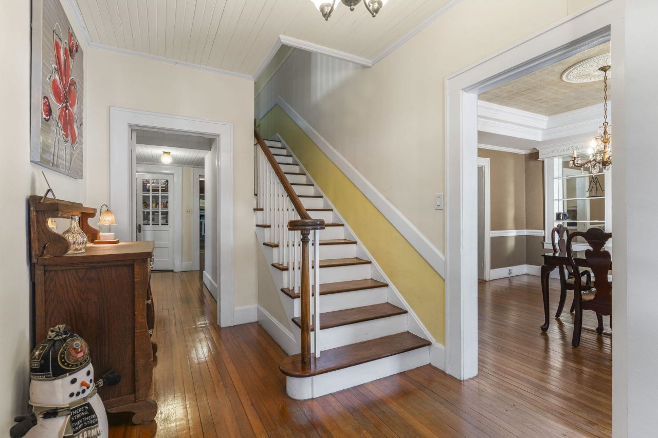 1006 10th Ave. Photo 7