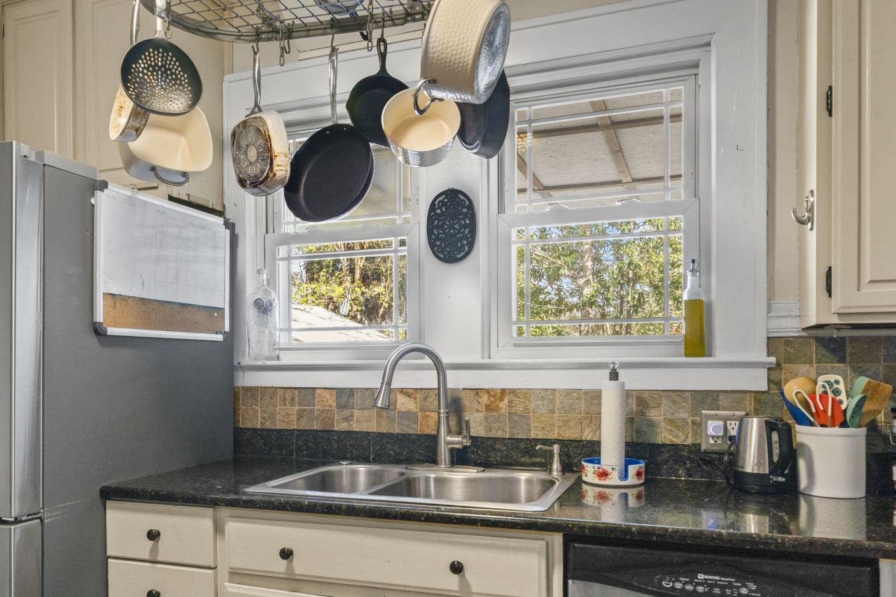 1006 10th Ave. Photo 9