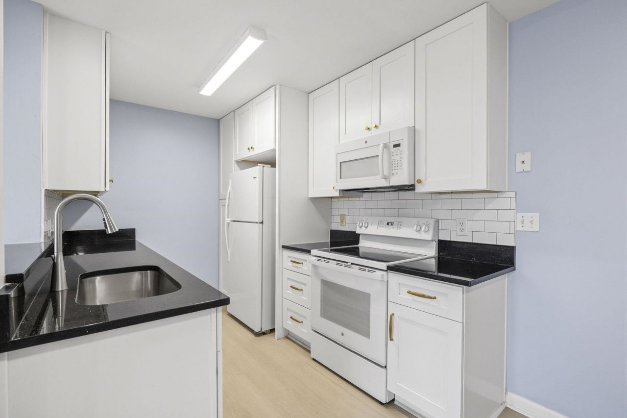 2226 Clearwater Dr. Photo 10