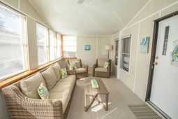 1567 Park Ln. photo 4