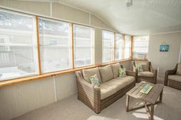 1567 Park Ln. photo 4