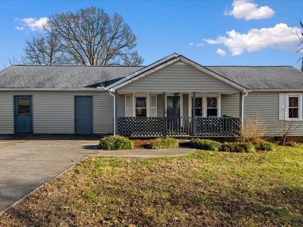 2956 Clover Hill Ridge Rd, Maryville, TN 37801