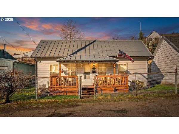 217 PITT ST, Gardiner, OR 97441