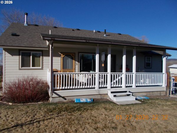 931 S McHaley AVE, Prairie City, OR 97869