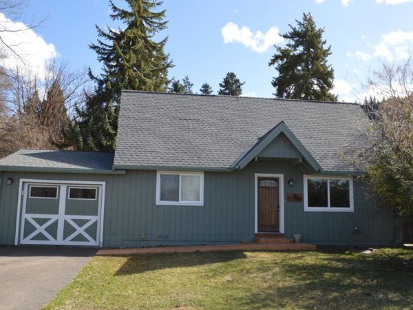 879 Lakeshore Drive, Klamath Falls, OR 97601