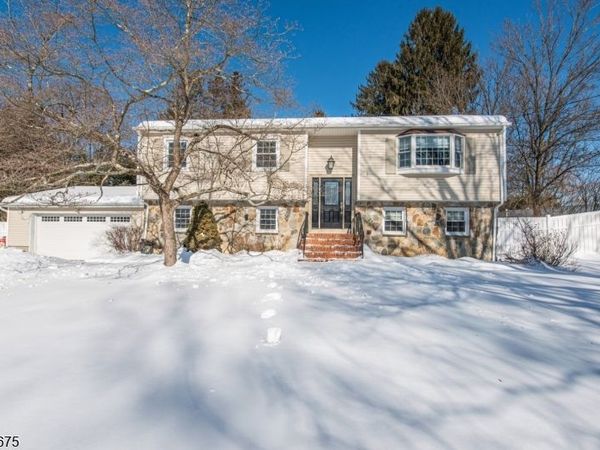 9 Hillside Rd, Mansfield, NJ 07840