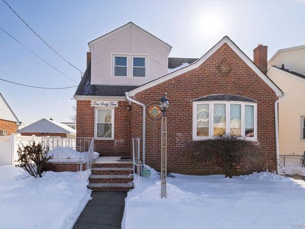 1065 Russell Street, Franklin Square, NY 11010