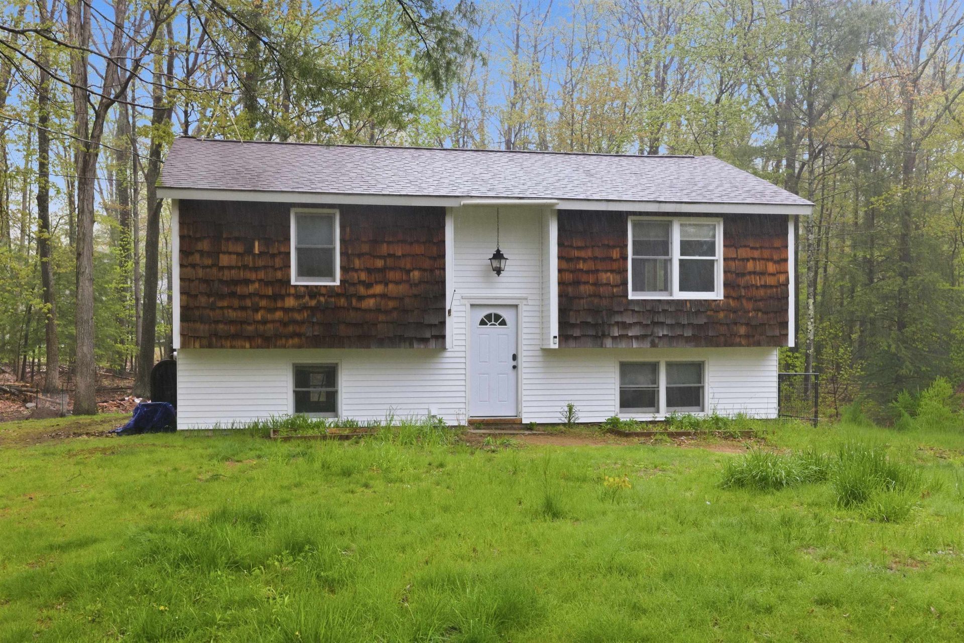 10 Woodlawn Avenue, Northfield, NH 03276 Main Photo