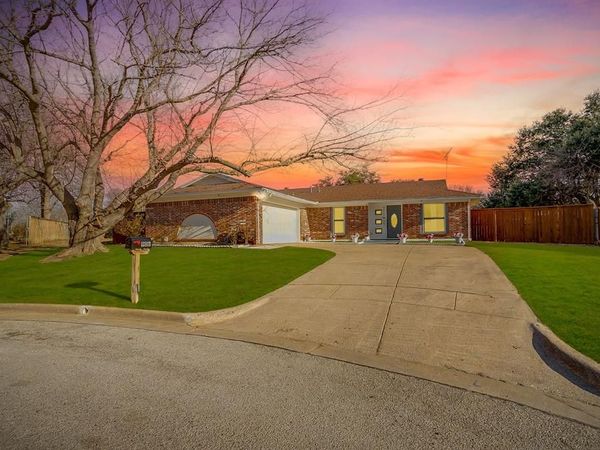 906 Cypress Court, Arlington, TX 76014