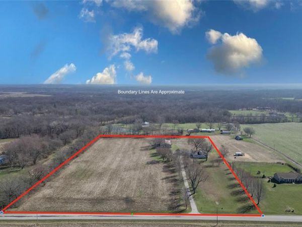 11086 Old Litchfield Trail, Litchfield, IL 62056