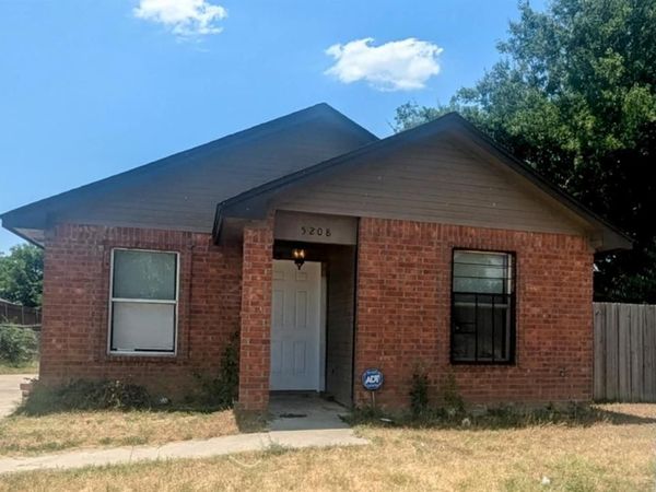 5208 Carol Avenue, Fort Worth, TX 76105