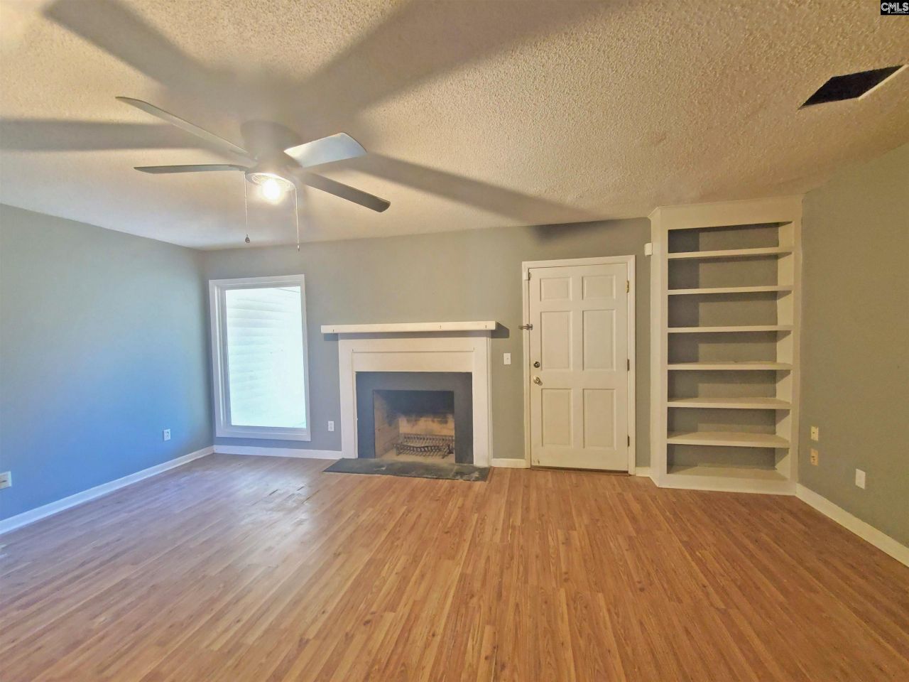 155 Lionsgate Drive  Photo 4