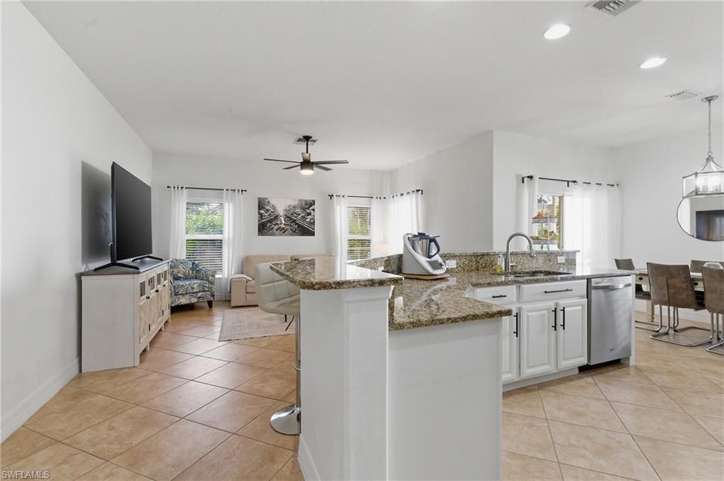 2452 Blackburn Cir, Cape Coral, FL 33991 Photo