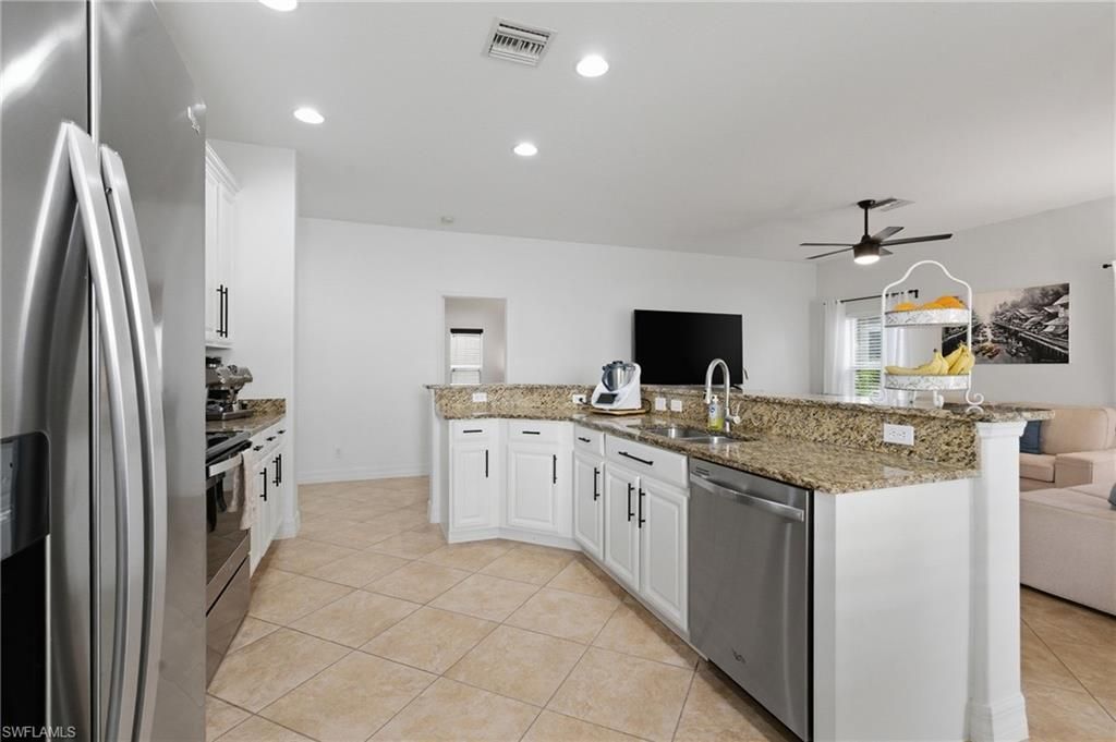 2452 Blackburn Cir, Cape Coral, FL 33991 Photo