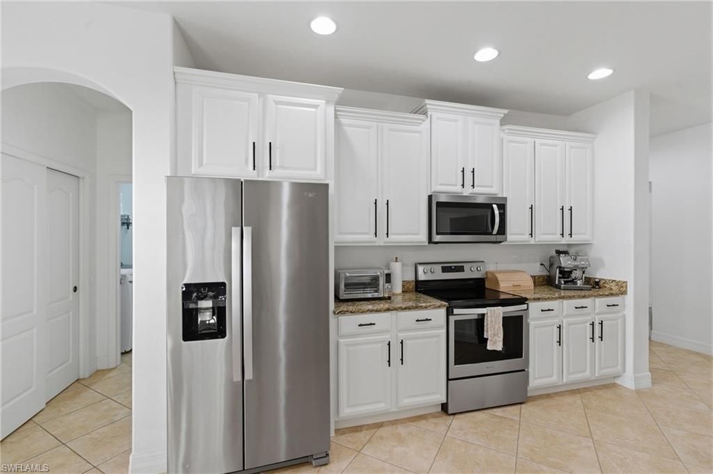 2452 Blackburn Cir, Cape Coral, FL 33991 Photo