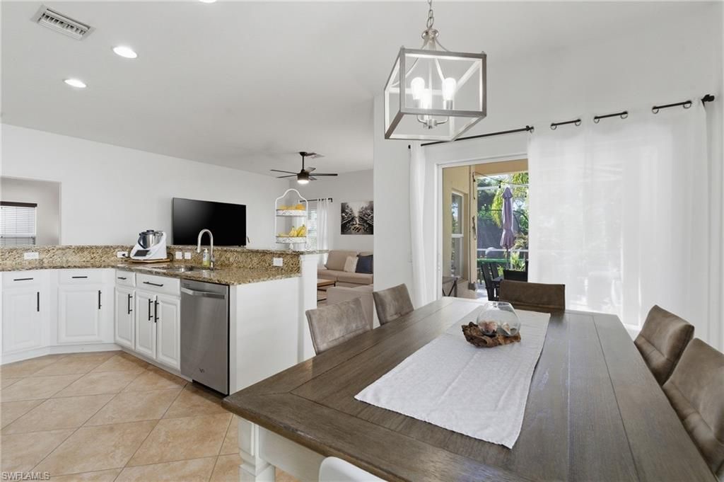2452 Blackburn Cir, Cape Coral, FL 33991 Photo