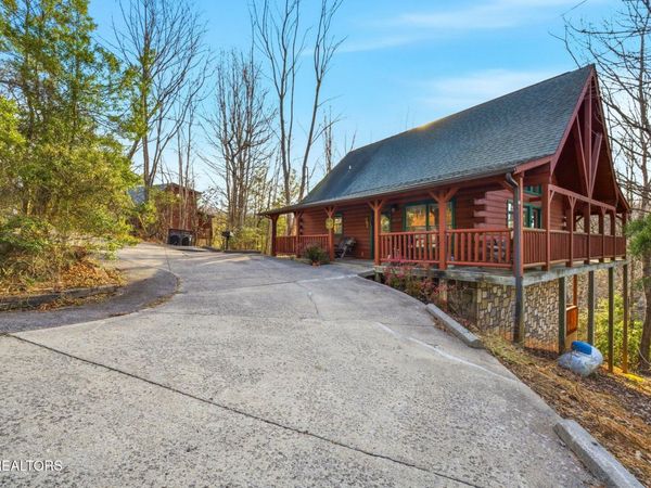 1713 Parkway View Court, Sevierville, TN 37876