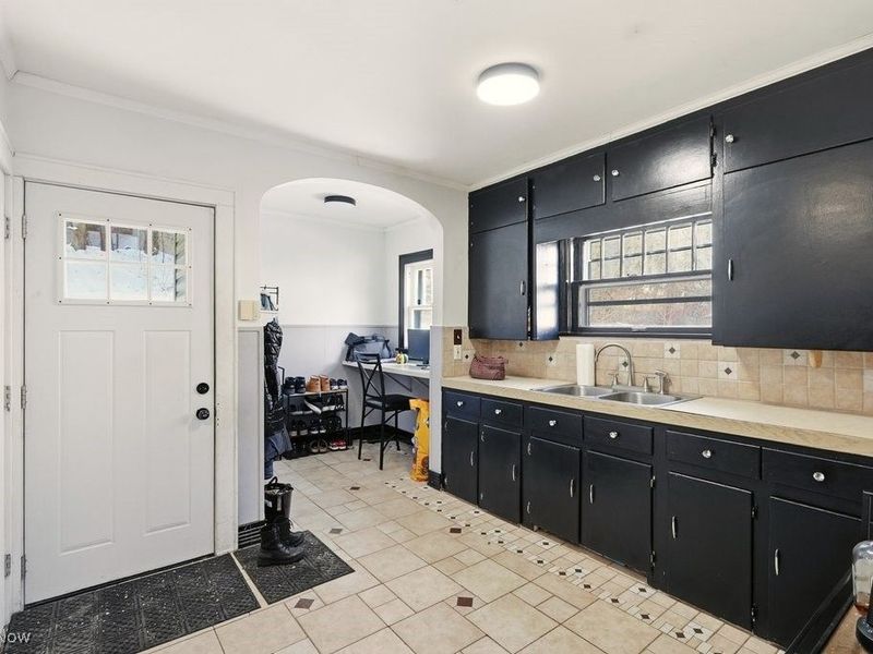 1556 Overlook Drive, Akron, OH 44314 Photo 14