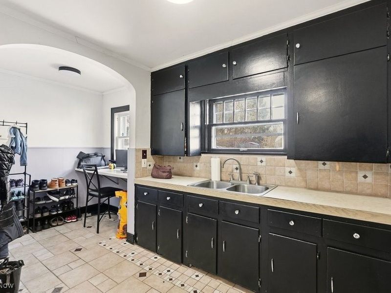 1556 Overlook Drive, Akron, OH 44314 Photo 15