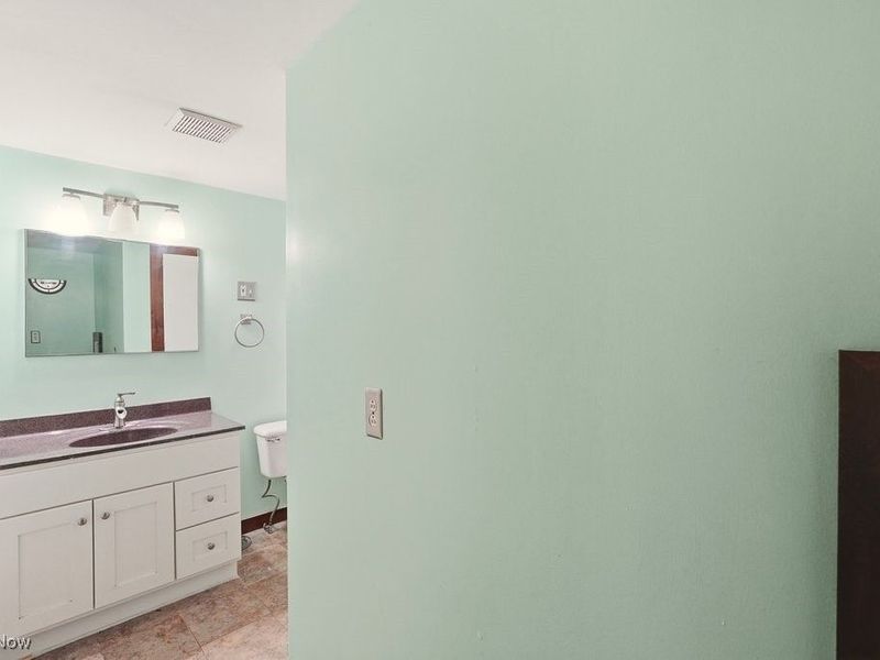 1556 Overlook Drive, Akron, OH 44314 Photo 21