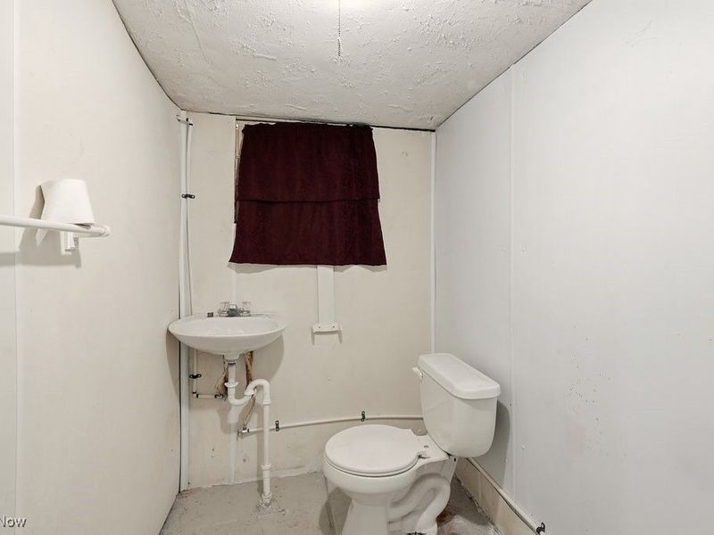 1556 Overlook Drive, Akron, OH 44314 Photo 29