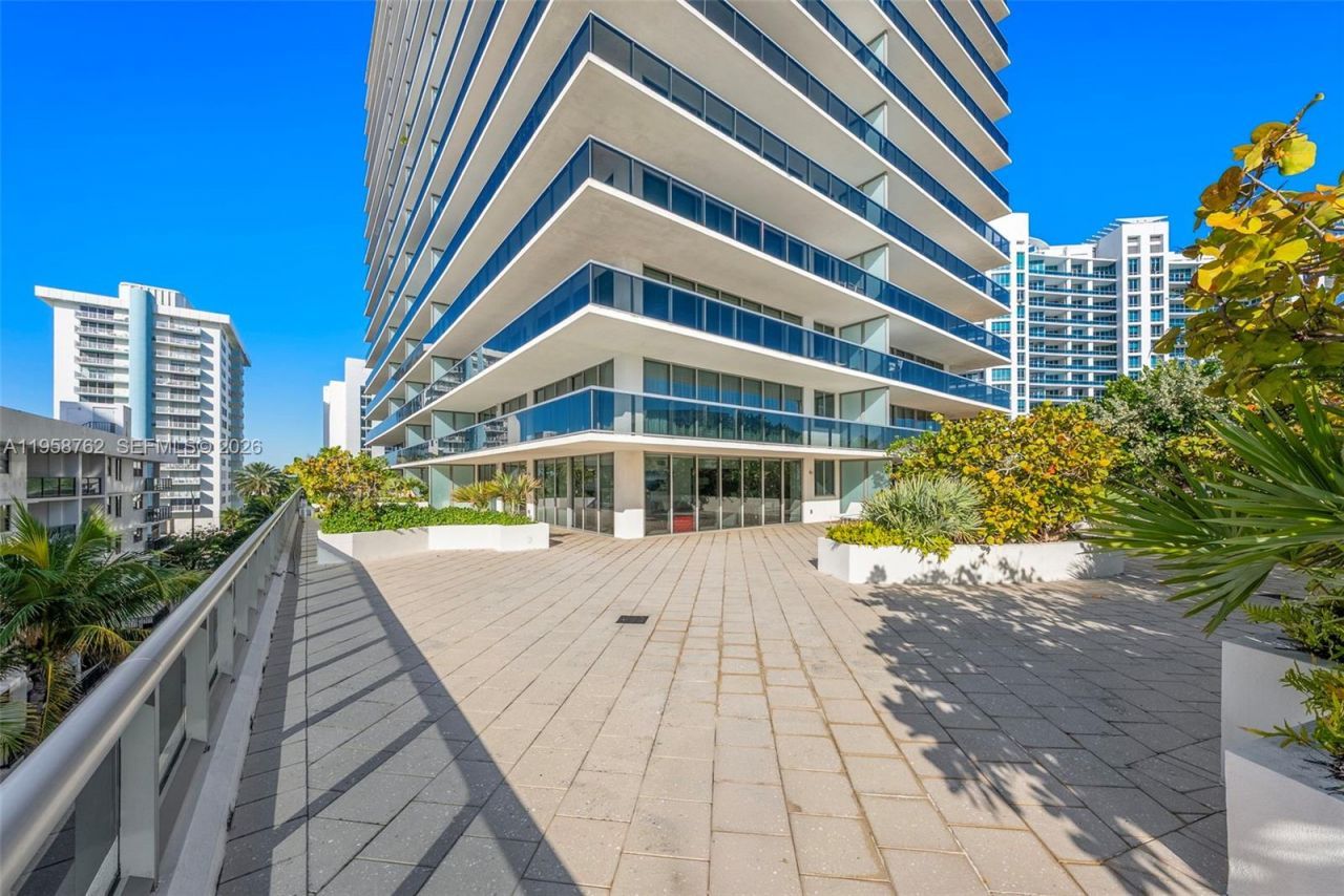 5875 Collins Ave , Unit 502, Miami Beach, FL 33140 Photo