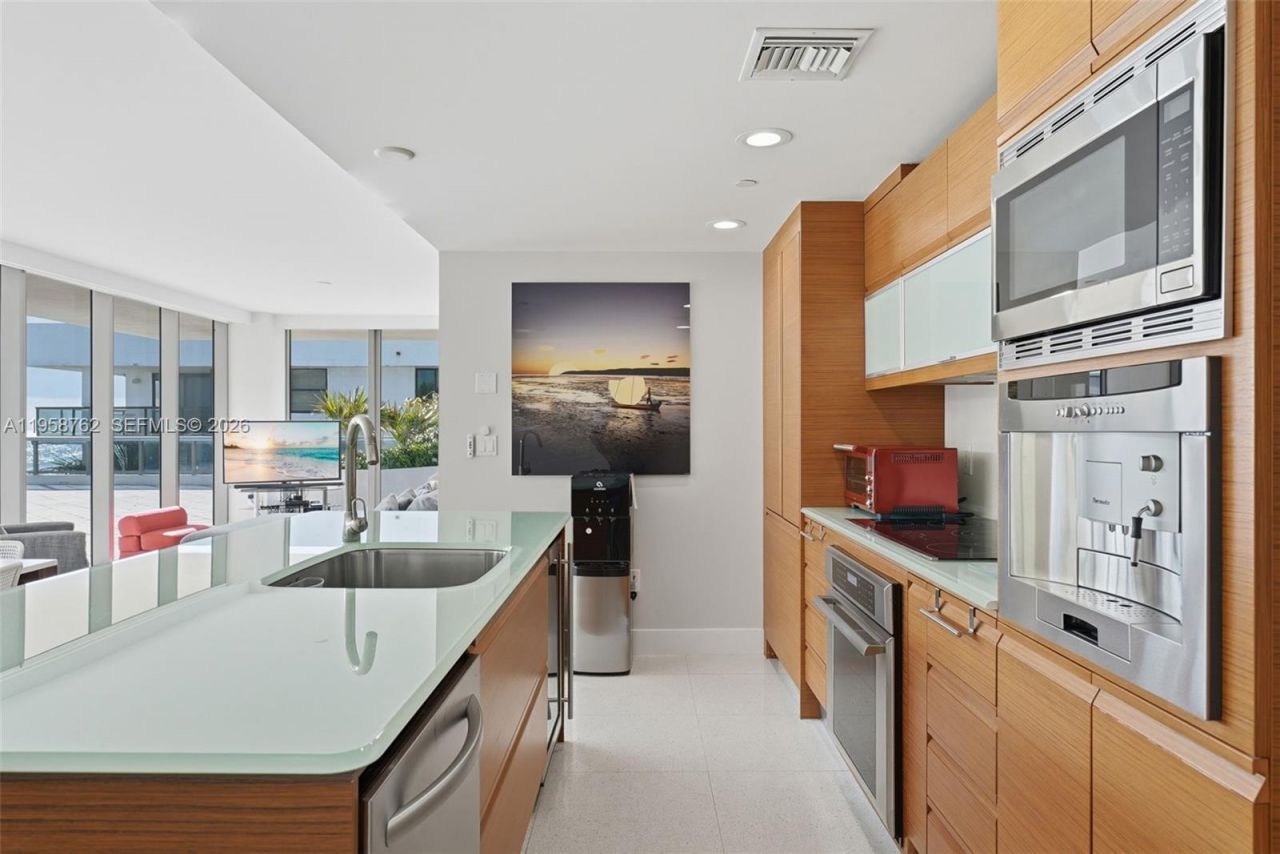 5875 Collins Ave , Unit 502, Miami Beach, FL 33140 Photo