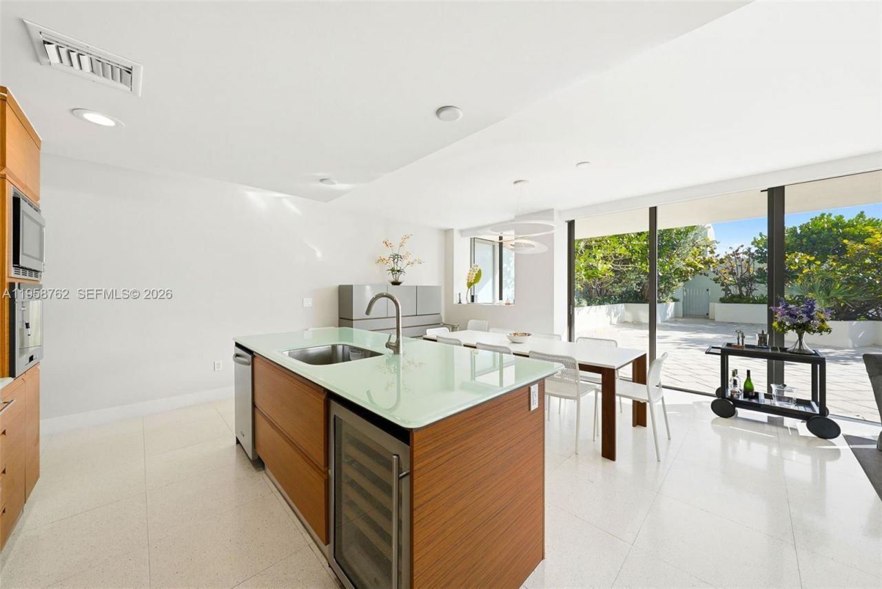 5875 Collins Ave , Unit 502, Miami Beach, FL 33140 Photo