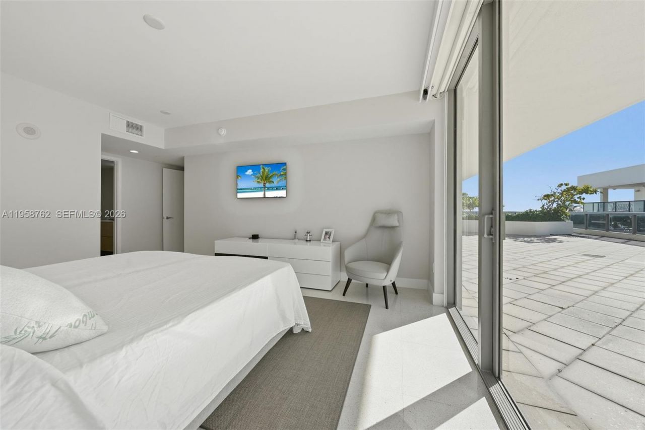 5875 Collins Ave , Unit 502, Miami Beach, FL 33140 Photo