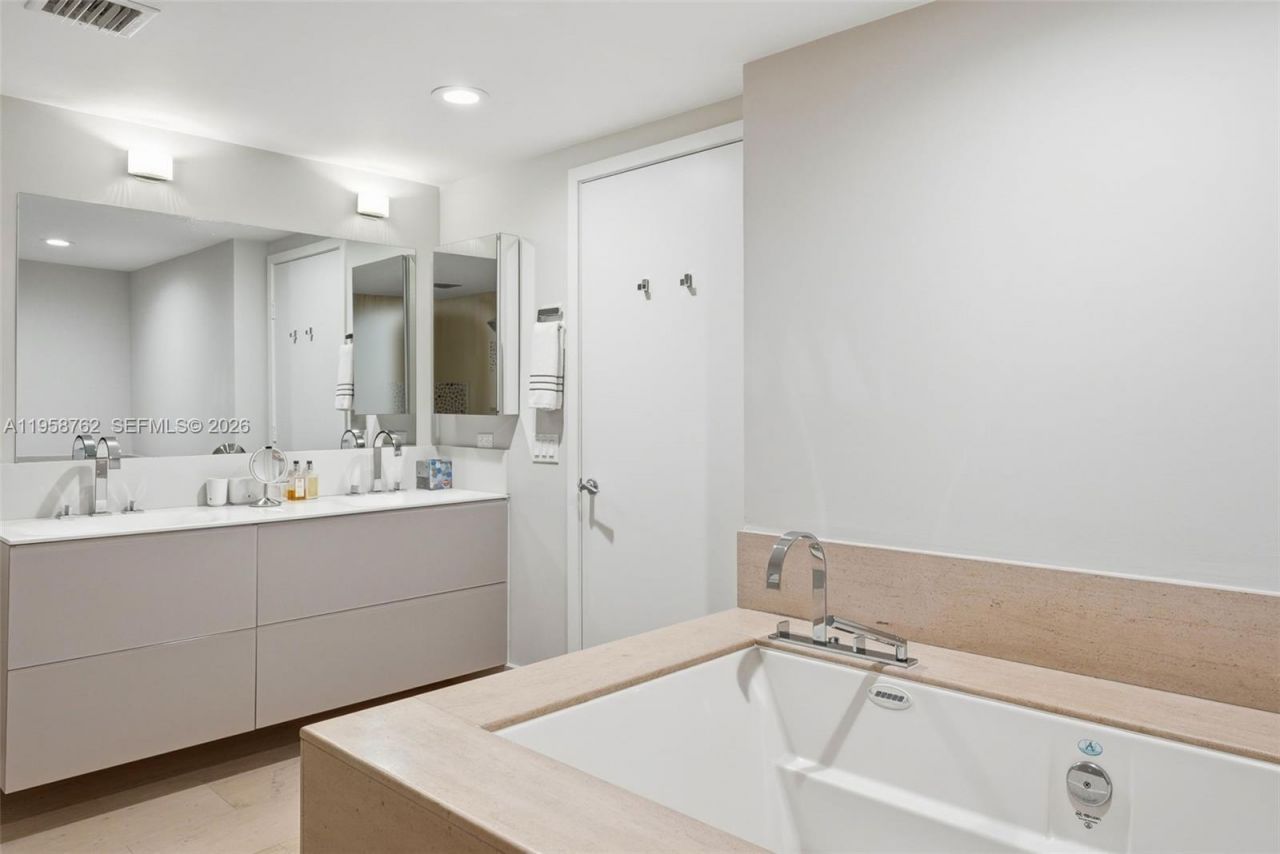 5875 Collins Ave , Unit 502, Miami Beach, FL 33140 Photo