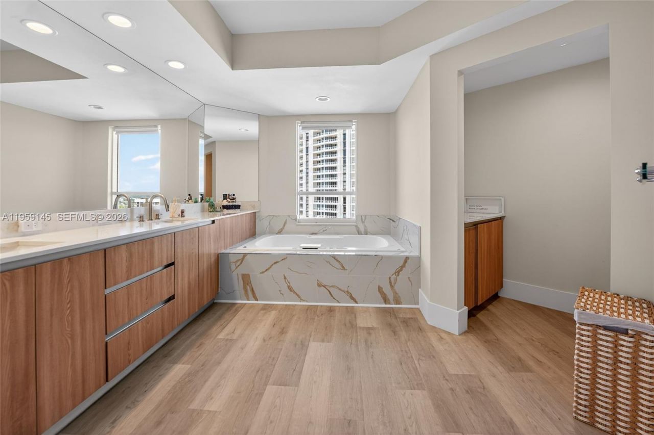 21050 Point Pl , Unit 2301, Aventura, FL 33180 Photo