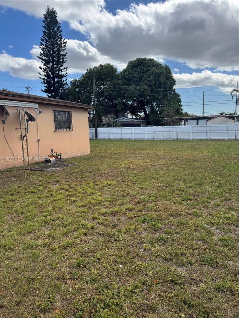 1270 W 31st St, Hialeah, FL 33012 Photo