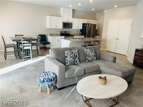 7867 Pink Opal Avenue, Las Vegas, NV 89113