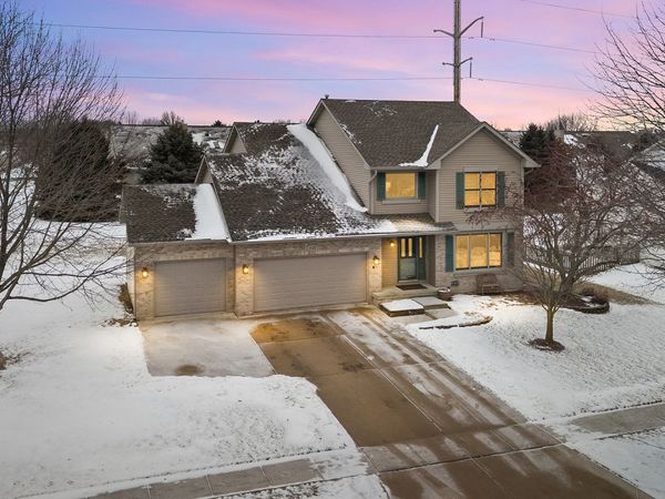 1122 Yorkshire Drive S, Sycamore, IL 60178