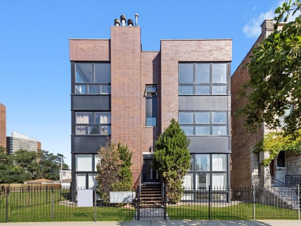450 E Bowen Avenue, Unit 2W, Chicago, IL 60653