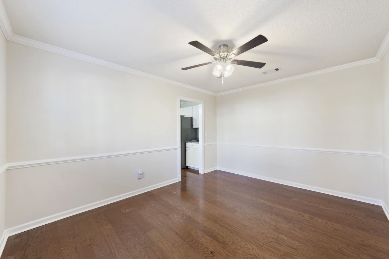 110 Bristol Lane Photo 11