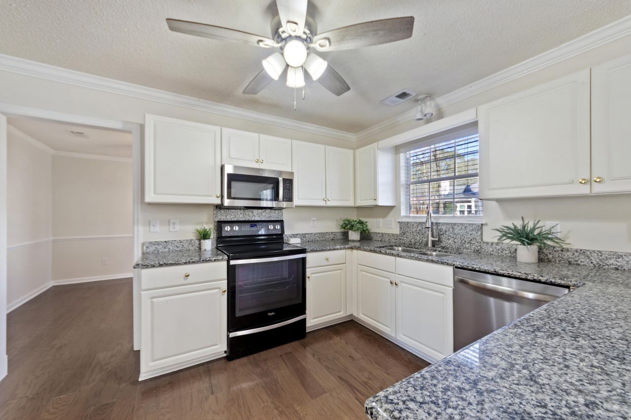 110 Bristol Lane Photo 13