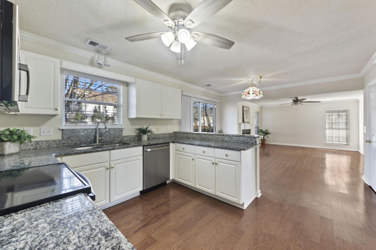 110 Bristol Lane Photo 14