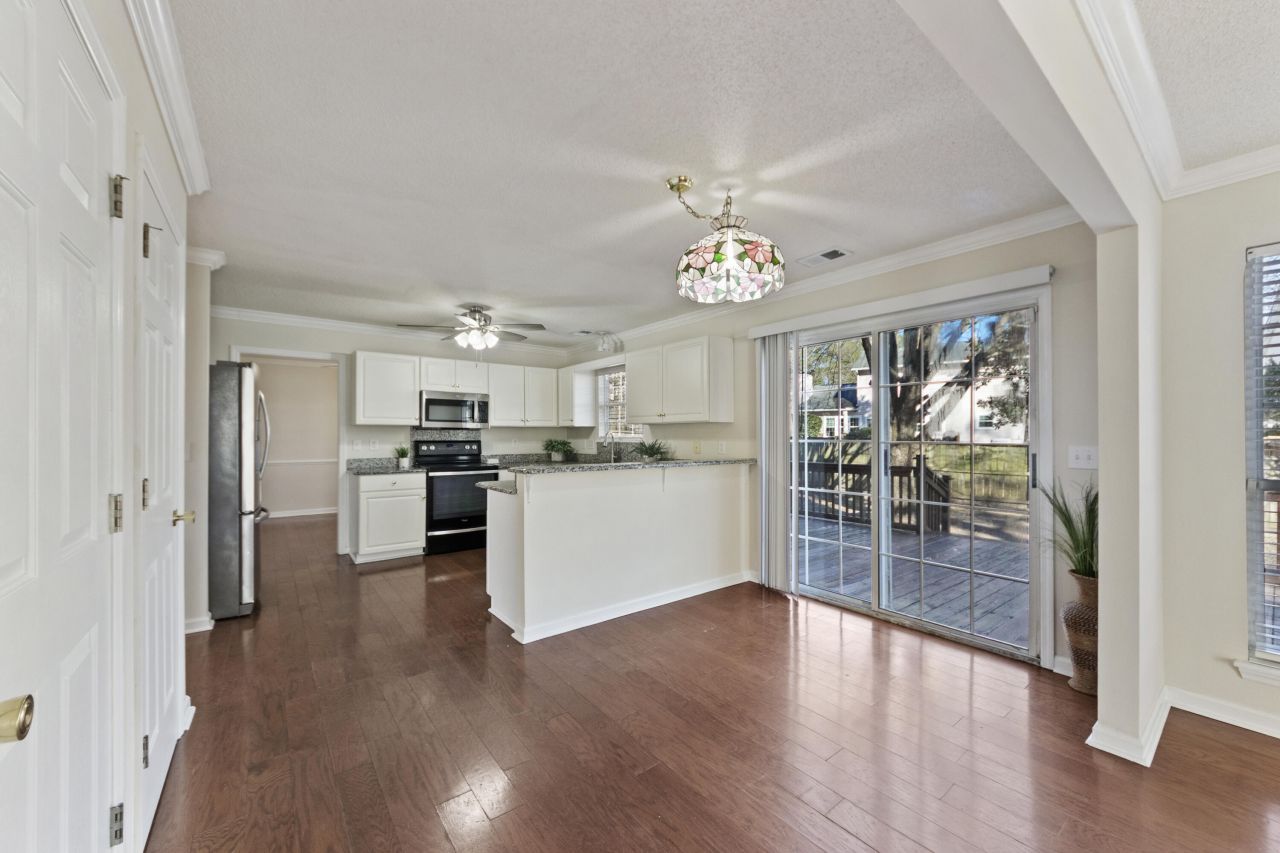 110 Bristol Lane Photo 15