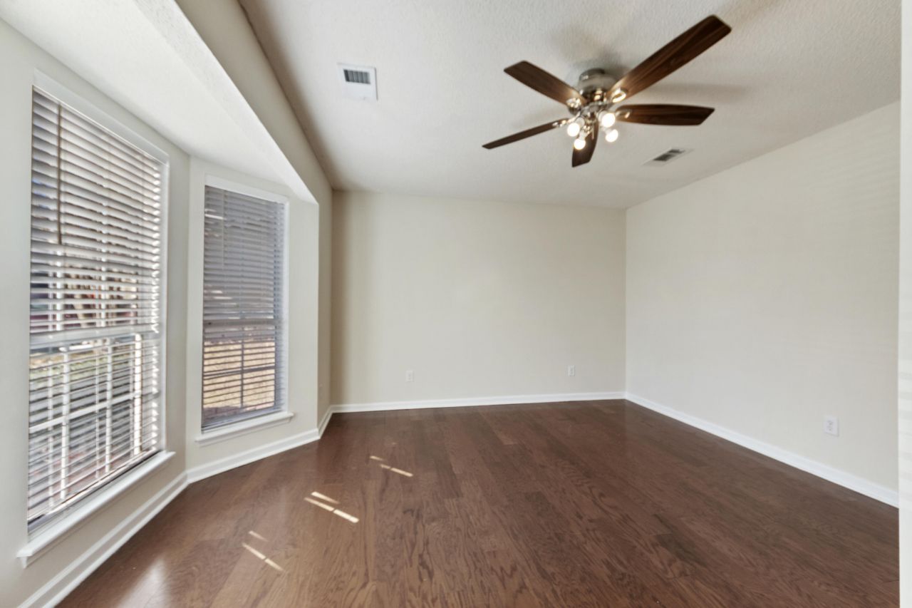 110 Bristol Lane Photo 19