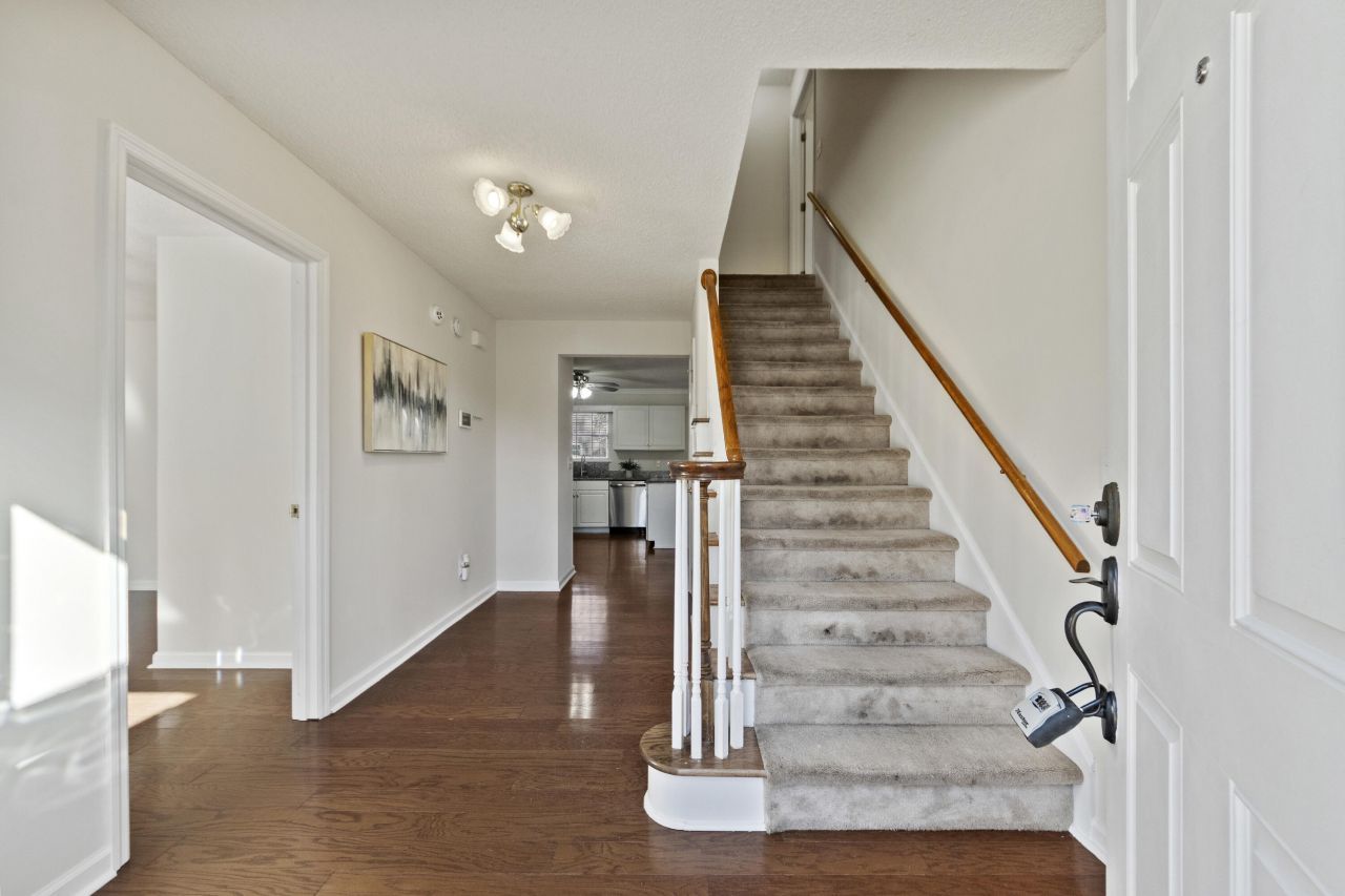 110 Bristol Lane Photo 20