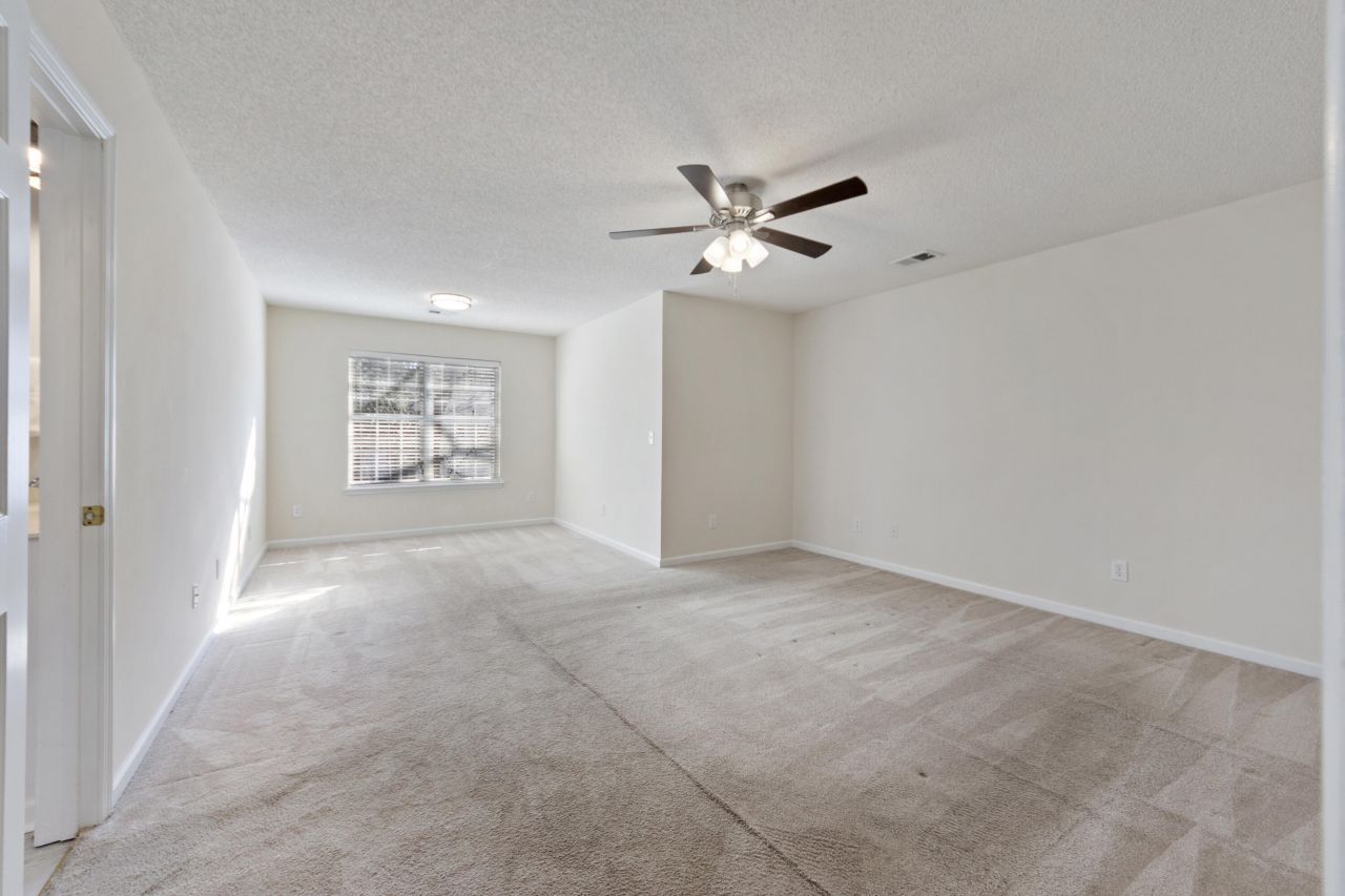 110 Bristol Lane Photo 21