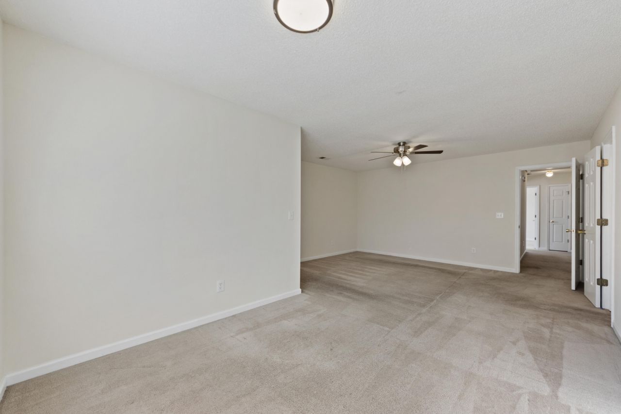 110 Bristol Lane Photo 23