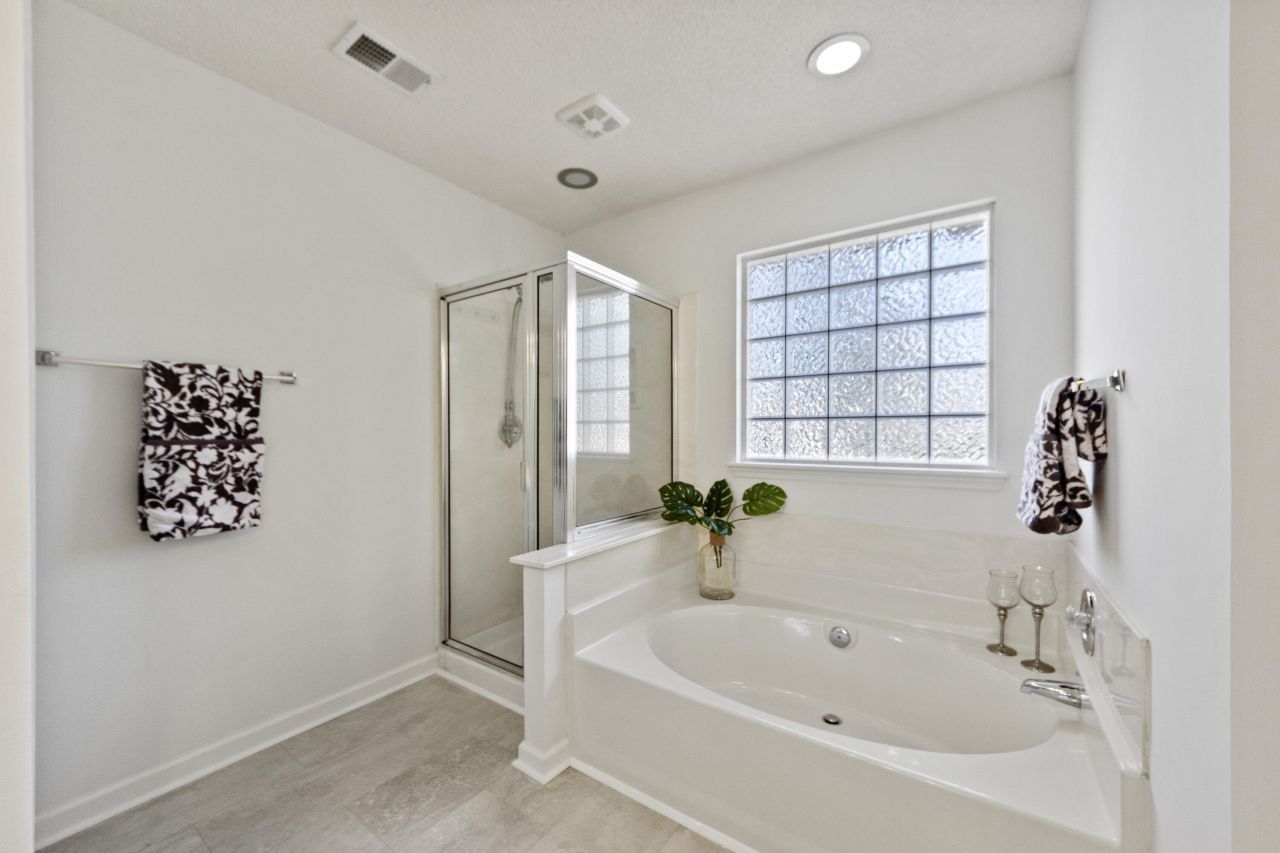 110 Bristol Lane Photo 24