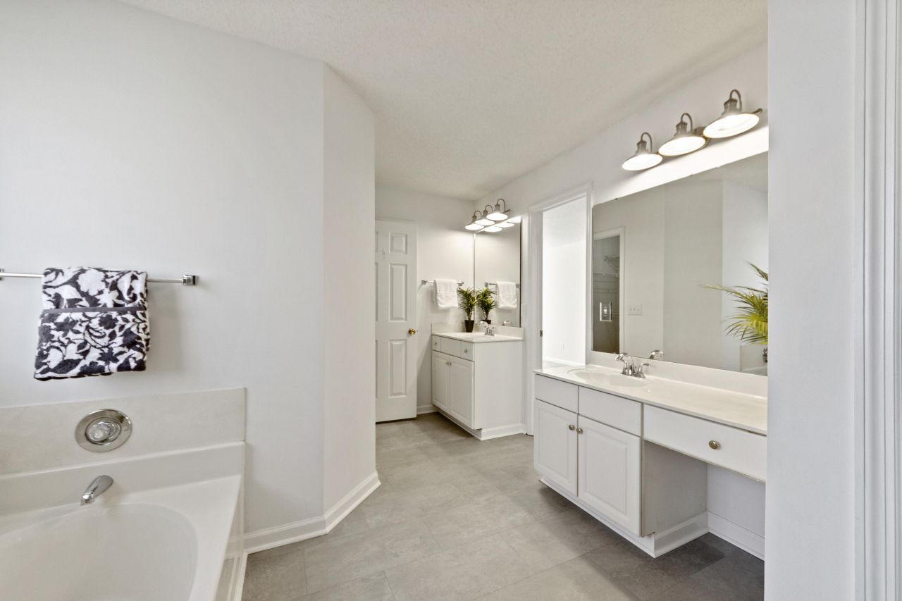 110 Bristol Lane Photo 26