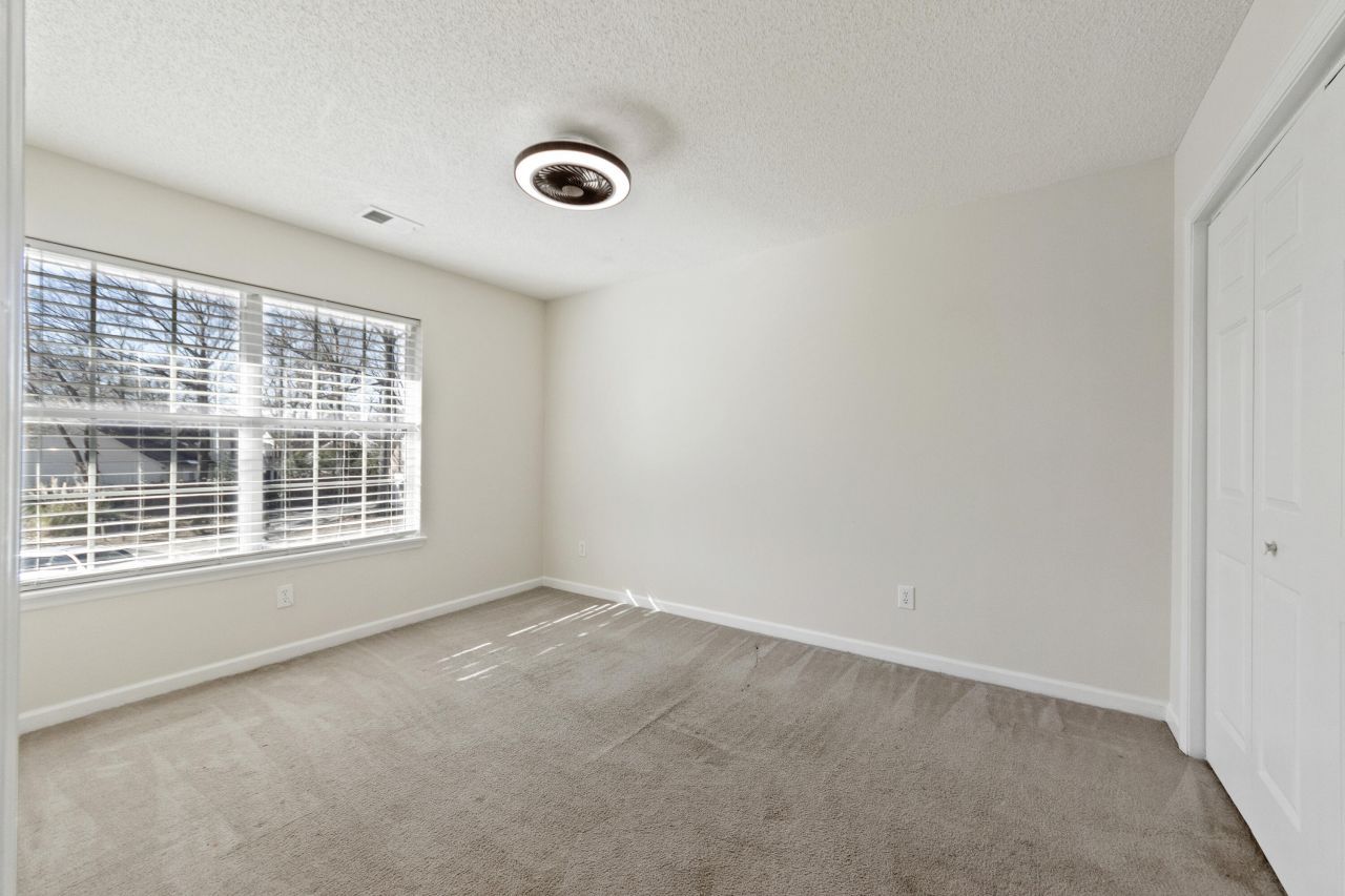 110 Bristol Lane Photo 27