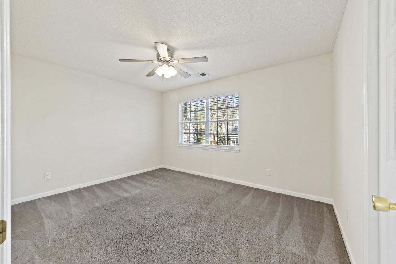 110 Bristol Lane Photo 29