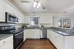 110 Bristol Lane photo 4