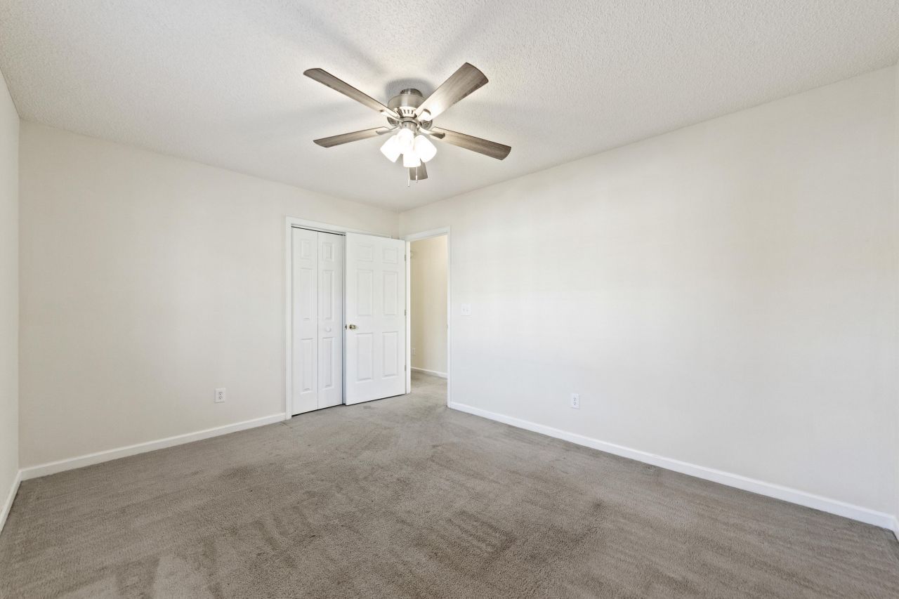 110 Bristol Lane Photo 30